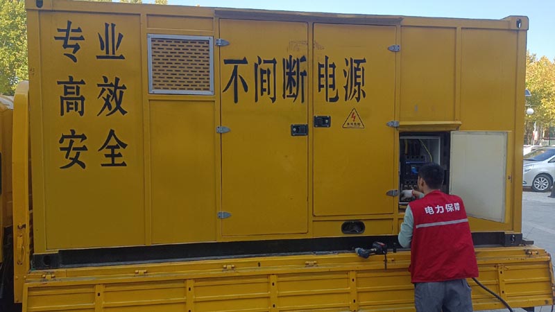 佳县柴油发电机组和UPS电源配合使用时，如何避免切换过程中的电力中断？